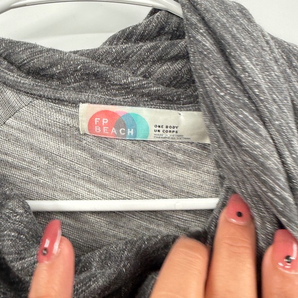 FP Beach Gray Cowl Neck Long Sleeve Top Lightweight Casual Pullover xs/s - Picture 2 of 8